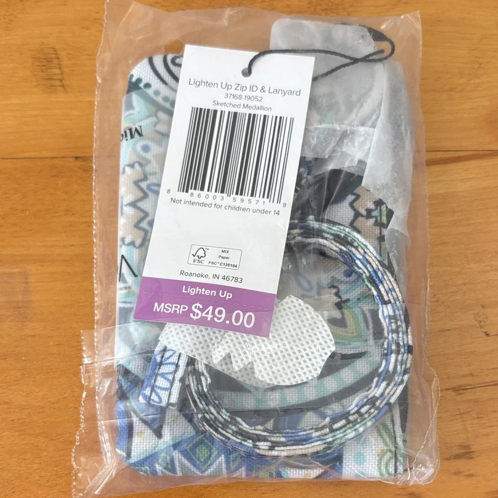 Vera Bradley Sketched Medallion Zip ID and Lanyard NWT - Picture 2 of 6